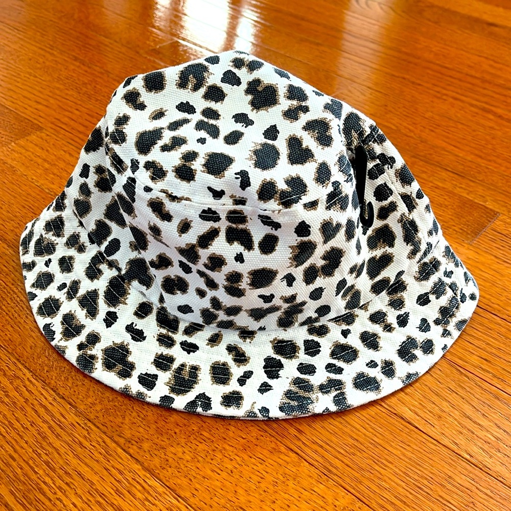 Leopard print bucket hat.